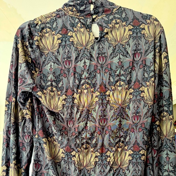 Fabulous William Morris collab with Paige! Soft viscose paisley long sleeve L - Picture 1 of 6